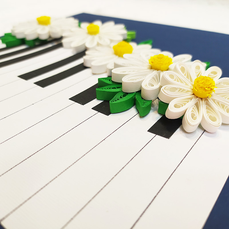 Quilling Piano Keys and Chamomile Flowers