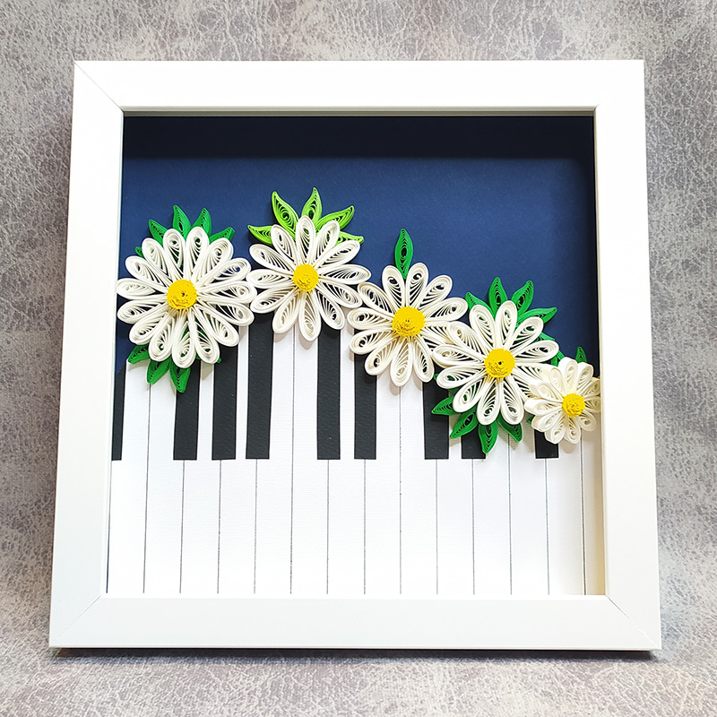 Quilling Piano and Chamomile Frame